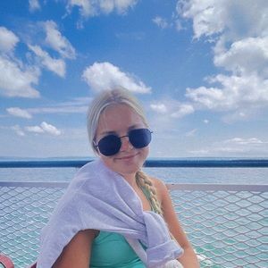 Meet your Posher, Abbigail